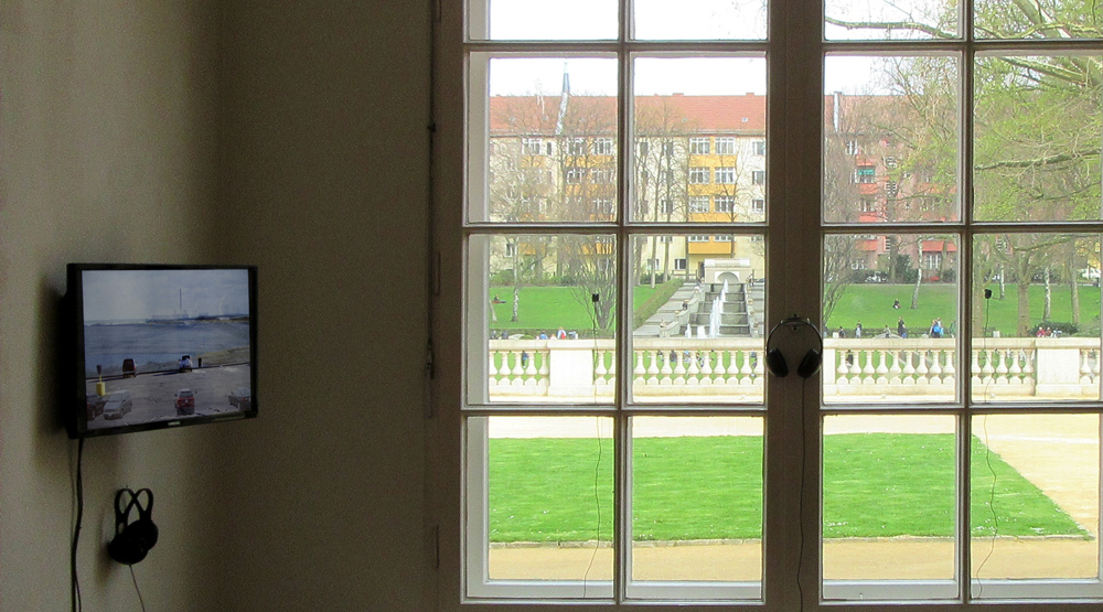 Revier video Installation, monitor on the left Bildschirm, Installation im Raum